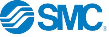 Scena przedstawiająca dw&oacute;ch mężczyzn (np. doradcę technicznego DAKAM i klienta) siedzących przy biurku w komfortowym biurze. Na biurku rozłożony jest otwarty katalog produkt&oacute;w SMC oraz specyficzny komponent SMC (np. zaawansowany elektrozaw&oacute;r proporcjonalny lub manipulator). Doradca DAKAM, wskazując palcem na schemat w katalogu lub na sam produkt, wyjaśnia jego funkcje i zastosowania. W tle widoczny jest monitor komputera, na kt&oacute;rym wyświetlana jest strona internetowa SMC lub projekt techniczny. Zdjęcie oddaje atmosferę eksperckiego doradztwa, wsparcia technicznego i budowania relacji w oparciu o produkty SMC.