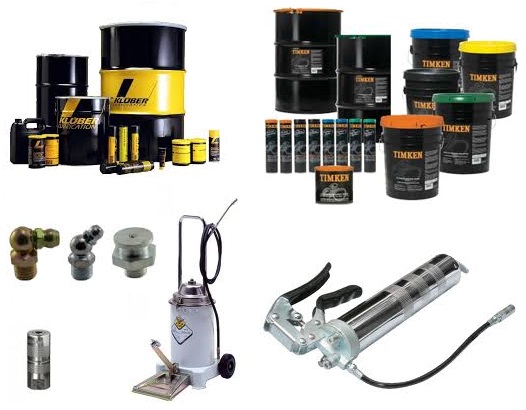 Obraz jest ucieleśnieniem kompletnej, profesjonalnej oferty w dziedzinie technologii smarowania i utrzymania ruchu. Kompozycja łączy w sobie high-tech'owy wizerunek inteligentnych system&oacute;w smarowania (Perma, Simalube), niezawodność smarowania centralnego (Lincoln) oraz specjalistyczne środki smarne premium (SKF, HIWIN, Kl&uuml;ber). Całość jest osadzona w kontekście autoryzowanego polskiego dystrybutora DAKAM, kt&oacute;ry gwarantuje dostępność i wsparcie dla wszystkich tych marek. W centrum uwagi, na czystej, industrialnej powierzchni (np. metalowym stole warsztatowym lub białym tle), znajduje się starannie zaaranżowany zestaw flagowych produkt&oacute;w, kt&oacute;ry wizualnie demonstruje kompleksowość oferty: &bull;	Systemy smarowania jednopunktowego: o	Perma: Ikoniczna, ż&oacute;łta smarownica automatyczna Perma STAR VARIO z wyświetlaczem LCD, symbolizująca programowalną, inteligentną precyzję. o	Simalube: Precyzyjna, szwajcarska smarownica Simalube w charakterystycznym niebieskim/przezroczystym korpusie, symbolizująca niezawodność i łatwość regulacji. &bull;	Systemy smarowania centralnego: o	Lincoln: Solidny, metalowy progresywny rozdzielacz (dystrybutor) Lincoln (np. SSV) lub mała pompa (np. P203), symbolizujący zaawansowane systemy smarowania centralnego dla całych maszyn. &bull;	Specjalistyczne środki smarne (smary): o	Kl&uuml;ber Lubrication: Puszka lub kartusz specjalistycznego smaru (np. ISOFLEX NBU 15), w charakterystycznej granatowo-srebrnej szacie graficznej, symbolizującego rozwiązania high-tech (np. do wrzecion). o	HIWIN: Oryginalny kartusz smaru (np. G05), dedykowany do precyzyjnej techniki liniowej. o	SKF: Standardowy kartusz smaru (np. LGMT 2) w ikonicznym niebieskim opakowaniu, reprezentujący uniwersalne, wysokiej jakości rozwiązania dla łożysk. Zestawienie tych wszystkich marek i typ&oacute;w produkt&oacute;w obok siebie jest potężnym komunikatem wizualnym, podkreślającym, że dystrybutor DAKAM jest jednym, kompleksowym źr&oacute;dłem dla wszystkich potrzeb smarowniczych. Tło jest subtelnie rozmyte (efekt bokeh), ale jednoznacznie wskazuje na profesjonalną, wielkoskalową dystrybucję na terenie Polski: &bull;	Nowoczesny magazyn DAKAM: W tle widać rzędy wysokich regał&oacute;w magazynowych, wypełnionych uporządkowanymi, oryginalnymi opakowaniami wszystkich wymienionych marek: ż&oacute;łte Perma, niebieskie Simalube, niebieskie SKF, granatowe Kl&uuml;ber, opakowania Lincoln i HIWIN. &bull;	Logo Dystrybutora: W dyskretnym, ale widocznym miejscu umieszczone jest logo DAKAM, z dopiskiem "Autoryzowane Centrum Technologii Smarowania" lub "Autoryzowany Dystrybutor". Obraz niesie jasny komunikat: "Jako autoryzowany polski dystrybutor DAKAM, posiadamy na stanie pełen asortyment rozwiązań smarowniczych &ndash; od specjalistycznych smar&oacute;w (Kl&uuml;ber, HIWIN, SKF), przez inteligentne smarownice jednopunktowe (Perma, Simalube), po komponenty smarowania centralnego (Lincoln)".