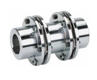 Sprzęgła lamelowe KTR RIGIFLEX®-N. Stalowa moc od DAKAM Obraz jest ucieleśnieniem niezawodności, wytrzymałości i standardów przemysłu ciężkiego (w tym zgodności z normami API). Kompozycja łączy w sobie surowy, stalowy wizerunek sprzęgła lamelowego RIGIFLEX®-N z profesjonalizmem i logistyczną sprawnością, jakie oferuje autoryzowany polski dystrybutor DAKAM. Dominują w niej barwy: lśniąca stal, matowa szarość i czerń śrub mocujących. W centrum uwagi, na czystej, industrialnej powierzchni (np. metalowym stole warsztatowym), znajduje się starannie wyeksponowane sprzęgło lamelowe KTR RIGIFLEX®-N: • Pakiety Lamel (Laminae): Absolutnie kluczowy element wizualny. Ujęcie makro eksponuje taliowane pakiety cienkich blaszek ze stali nierdzewnej. Ich precyzyjny kształt i wielowarstwowa struktura wizualnie komunikują zdolność do przenoszenia potężnych momentów obrotowych przy jednoczesnej kompensacji odchyłek. • Element Dystansowy (Spacer): Widoczny jest centralny element dystansowy, który łączy dwa pakiety lamel. Ta konstrukcja (często zgodna z normą API 610) sugeruje zastosowanie w pompach procesowych, umożliwiając demontaż wirnika bez przesuwania silnika. • Solidne Piasty: Masywne, stalowe piasty, gotowe do montażu na wałach o dużych średnicach. • Śruby pasowane: Wyraźnie widoczne, solidne śruby łączące lamelę z piastami, symbolizujące bezluzowe i bezpieczne połączenie. • Marka Premium: Na korpusie widoczne jest trwałe, grawerowane logo "KTR" oraz oznaczenie typu "RIGIFLEX®-N", co jest gwarancją autentyczności. Tło jest subtelnie rozmyte (efekt bokeh), ale jednoznacznie wskazuje na profesjonalną dystrybucję na terenie Polski: • Nowoczesny magazyn DAKAM: W tle widać rzędy wysokich regałów magazynowych. Ze względu na wagę i gabaryty tych sprzęgieł, mogą być widoczne solidne skrzynie drewniane lub palety z logo KTR. Duża ilość towaru na stanie wizualnie potwierdza status "sprawdzonego dystrybutora". • Logo Dystrybutora: W dyskretnym, ale widocznym miejscu umieszczone jest logo DAKAM, z dopiskiem "Autoryzowany Dystrybutor KTR", co buduje jego markę jako partnera w przemyśle chemicznym, petrochemicznym i energetycznym. Obraz niesie jasny komunikat: "Jako autoryzowany polski dystrybutor DAKAM, posiadamy na stanie wysokowydajne sprzęgła lamelowe KTR RIGIFLEX®-N, idealne do napędów pomp, kompresorów i wentylatorów, spełniające najwyższe standardy przemysłowe".