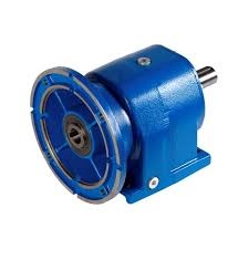 Reduktory walcowe (współosiowe i płaskie). DAKAM Obraz jest ucieleśnieniem mocy, wysokiej sprawności i inżynierskiej solidności w technice napędowej. Kompozycja łączy w sobie potężny, techniczny wizerunek przekładni walcowych z profesjonalizmem i dostępnością, jakie budzi autoryzowany polski dystrybutor DAKAM. Dominują w niej industrialne barwy – żeliwo lub aluminium (korpusy), stal (wały) oraz charakterystyczny niebieski lub szary kolor farby przemysłowej. W centrum uwagi, na czystej, industrialnej powierzchni (np. metalowym stole warsztatowym lub białym tle), znajduje się starannie zaaranżowany zestaw reduktorów walcowych, który wizualnie demonstruje kompleksowość oferty: • Motoreduktor współosiowy (Inline): Główny element – silnik elektryczny (np. niebieski) połączony kołnierzowo z reduktorem walcowym współosiowym. Jego jednolita oś wejścia i wyjścia wizualnie komunikuje kompaktową budowę i wysoką sprawność. • Reduktor płaski (Parallel Shaft): Obok leży solidny, samodzielny reduktor walcowy płaski. Jego masywna konstrukcja i wał wyjściowy (często w formie tulei drążonej) symbolizują zdolność do przenoszenia bardzo dużych momentów obrotowych w aplikacjach o równoległym ułożeniu wałów. • Kluczowe detale: Ujęcia makro eksponują solidne, żeliwne lub aluminiowe korpusy, wysokowytrzymałe wały wyjściowe (pełne lub drążone z rowkiem wpustowym) oraz precyzyjne kołnierze przyłączeniowe. • Marki: Na korpusach widoczne są oznaczenia typu lub logotypy czołowych producentów (np. Bonfiglioli, Motovario, Siemens, SIT), co buduje zaufanie do oferty dystrybutora. Tło jest subtelnie rozmyte (efekt bokeh), ale jednoznacznie wskazuje na profesjonalną dystrybucję na terenie Polski: • Nowoczesny magazyn DAKAM: W tle widać rzędy wysokich regałów magazynowych. Na półkach składowane są oryginalne opakowania (kartony) oraz zapas przekładni i motoreduktorów czołowych marek. Duża ilość towaru na stanie wizualnie potwierdza status "sprawdzonego dystrybutora". • Logo Dystrybutora: W dyskretnym, ale widocznym miejscu umieszczone jest logo DAKAM, z dopiskiem "Centrum Techniki Napędowej" lub "Autoryzowany Dystrybutor", co buduje jego markę jako zaufanego partnera. Obraz niesie jasny komunikat: "Jako sprawdzony polski dystrybutor DAKAM, posiadamy na stanie pełen asortyment wydajnych reduktorów walcowych (współosiowych i płaskich) oraz gotowych motoreduktorów od najlepszych producentów".