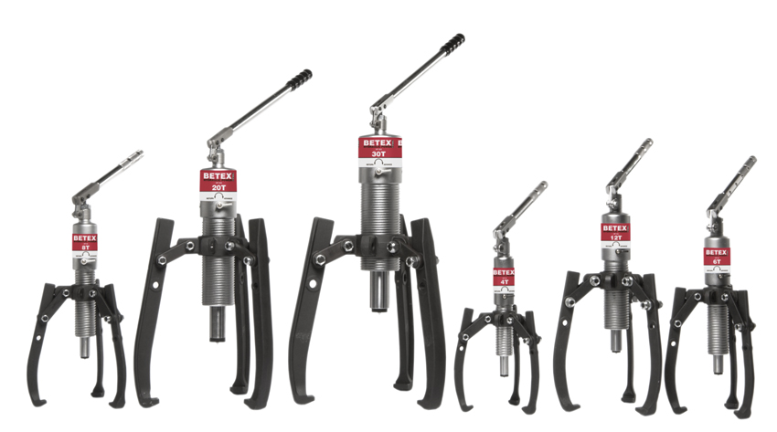 Zdjęcie przedstawia imponujący asortyment profesjonalnych ściągaczy hydraulicznych, reprezentujących serię BEGA BETEX HP. Prezentowane są modele o r&oacute;żnej nośności, od mniejszych do bardzo dużych, co podkreśla kompleksowość oferty producenta.  Wizualny zakres modeli Narzędzia są ułożone w logicznej kolejności, prawdopodobnie od najmniejszego do największego, co ułatwia por&oacute;wnanie ich rozmiar&oacute;w i budowy. Widoczne są modele:  BETEX HP 43 (o nośności 4 ton) &ndash; najmniejszy w zestawie, kompaktowy, idealny do precyzyjnych prac.  BETEX HP 83 (o nośności 8 ton)  BETEX HP 123 (o nośności 12 ton)  BETEX HP 203 (o nośności 20 ton)  BETEX HP 303 (o nośności 30 ton) &ndash; największy i najbardziej masywny, przeznaczony do ciężkich zastosowań przemysłowych.  Szczeg&oacute;ły sprzętu Każdy ściągacz charakteryzuje się solidną konstrukcją, najczęściej w intensywnym kolorze (np. niebieskim) z wyraźnie oznaczonymi białymi lub czarnymi napisami. Widoczne są następujące detale:  Zintegrowana pompa hydrauliczna, kt&oacute;ra zapewnia r&oacute;wnomierny i bezpieczny nacisk.  Wbudowany cylinder, kt&oacute;ry zwiększa stabilność i precyzję działania.  Wytrzymałe ramiona (szczęki) o r&oacute;żnej długości, zaprojektowane do demontażu łożysk, k&oacute;ł zębatych i tulei.  Wyraźne oznaczenia modelu i maksymalnej nośności (np. "HP 203 - 20 ton") na korpusie każdego narzędzia.  Zdjęcie może przedstawiać ściągacze w ich indywidualnych walizkach transportowych lub ułożone obok siebie na roboczym stole, co sugeruje, że jest to kompleksowy, gotowy do użycia zestaw dla profesjonalist&oacute;w z branży mechanicznej.