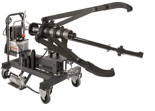 Obraz jest ucieleśnieniem potęgi, mobilności i profesjonalizmu w dziedzinie ciężkich narzędzi do utrzymania ruchu, kt&oacute;re są synonimami marki BETEX (część BEGA Special Tools). Kompozycja jest czysta, techniczna i skupiona na produkcie, emanując solidnością i gotowością do najcięższych zadań demontażowych bezpośrednio w miejscu pracy maszyny. Dominują w niej przemysłowe barwy &ndash; solidna stal, czerń, szarość, z możliwymi pomarańczowymi akcentami charakterystycznymi dla BEGA/BETEX. Całość jest osadzona w kontekście autoryzowanego polskiego dystrybutora DAKAM. W centrum uwagi, na czystej posadzce warsztatowej lub białym tle studyjnym, znajduje się samowystarczalny, mobilny ściągacz hydrauliczny BETEX HXPM 50: &bull;	Mobilna podstawa (w&oacute;zek): Kluczowy element wizualny &ndash; solidny, w&oacute;zek transportowy na kołach stanowi bazę dla całego urządzenia. Jego konstrukcja wizualnie komunikuje łatwość przemieszczania potężnego narzędzia bezpośrednio do miejsca pracy. &bull;	Potężny siłownik hydrauliczny: Centralnie zamontowany, duży siłownik hydrauliczny o udźwigu 50 ton. Jego masywna budowa symbolizuje ogromną siłę demontażową. &bull;	Solidne ramiona ściągające: Widoczne są mocne, regulowane ramiona (dwu- lub tr&oacute;jramienne), wykonane z kutej stali, zaprojektowane do pewnego i bezpiecznego chwytania dużych komponent&oacute;w (łożysk, k&oacute;ł zębatych, sprzęgieł). &bull;	Zintegrowany system hydrauliczny: Na w&oacute;zku znajduje się wbudowana jednostka pompująca (elektryczna lub ręczna, zależnie od konfiguracji) oraz panel sterowania (przyciski, dźwignie), co podkreśla samowystarczalność urządzenia. Widoczne są r&oacute;wnież wysokociśnieniowe węże hydrauliczne, łączące pompę z siłownikiem. &bull;	Manometr: Czytelny manometr wskazujący ciśnienie robocze (siłę) jest zintegrowany z panelem sterowania. &bull;	Marka Premium: Na ramie w&oacute;zka lub siłowniku widoczne jest wyraźne, oryginalne logo "BETEX" oraz oznaczenie modelu "HXPM 50", co jest gwarancją autentyczności i holenderskiej jakości. Tło jest subtelnie rozmyte (efekt bokeh), ale jednoznacznie wskazuje na profesjonalną dystrybucję na terenie Polski: &bull;	Nowoczesny magazyn/warsztat DAKAM: W tle widać fragment czystego, dobrze zorganizowanego magazynu lub warsztatu, co buduje wizerunek profesjonalnego partnera. &bull;	Logo Dystrybutora: W dyskretnym, ale widocznym miejscu umieszczone jest logo DAKAM, z dopiskiem "Autoryzowany Dystrybutor BEGA Special Tools", co buduje jego markę jako zaufanego partnera w dostawach specjalistycznych narzędzi. Obraz niesie jasny komunikat: "Jako autoryzowany polski dystrybutor DAKAM, posiadamy na stanie potężne, mobilne ściągacze hydrauliczne BETEX HXPM 50 (50 ton), niezbędne do bezpiecznego i efektywnego demontażu największych komponent&oacute;w maszyn bezpośrednio na miejscu".